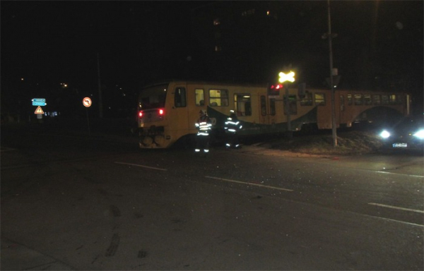 Střet osobního vlaku s osobním automobilem ve Zlíně se obešel bez zranění