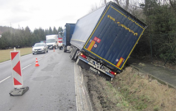 Nehoda kamionu u Valašského Meziříčí na Vsetínsku