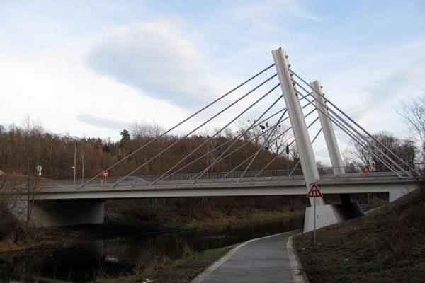 Most v Hrachovci snese větší zátěž, už se po něm jezdí