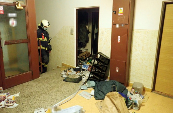Osoba bez známek života byla nalezena při požáru bytu v Kroměříži