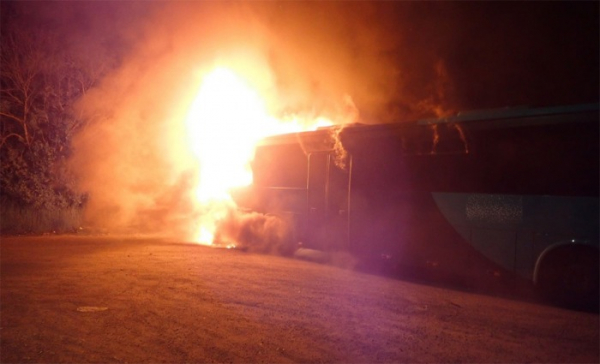 Hasiči likvidovali požár linkového autobusu ve Valašských Kloboucích