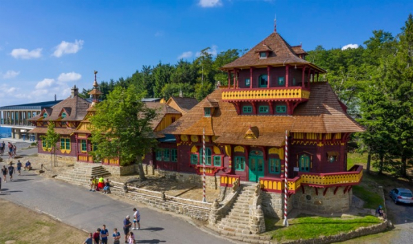 Chata Libušín v obci Prostřední Bečva na Zlínsku, v původní podobě z dob Jurkoviče, se otevírá veřejnosti 
