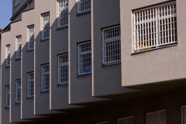 Rovnou za mřížemi skončil 43letý recidivista, který na Zlínsku bezdůvodně napadl seniora