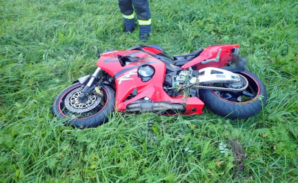 Střet motocyklisty s osobním automobilem na Zlínsku si vyžádal jedno vážné zranění