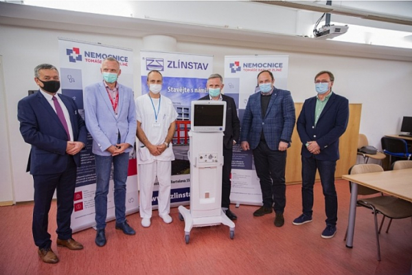 Nemocnice ve Zlíně dostala darem od společnosti ZLÍNSTAV špičkový plicní ventilátor