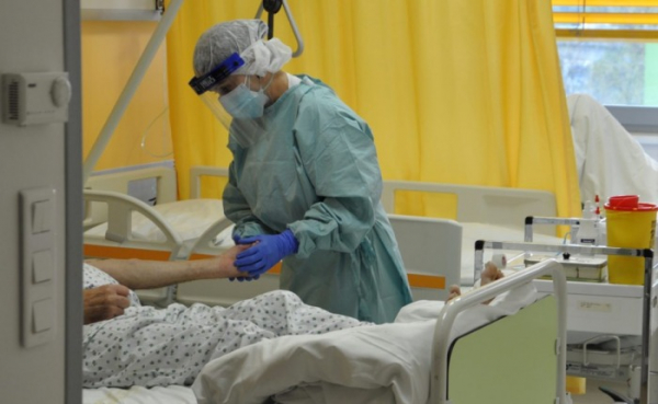 Ve vsetínské nemocnici roste počet nemocných zdravotníků
