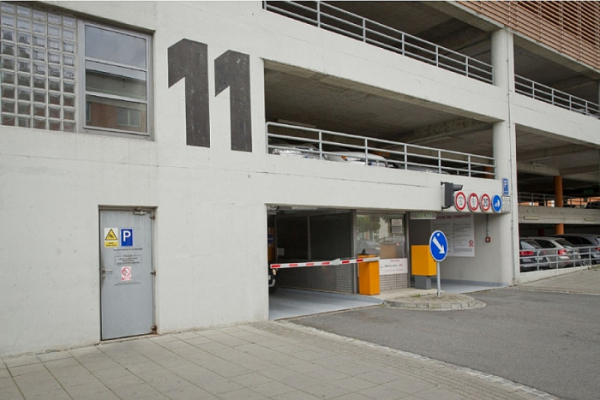 Návštěvníci hokeje ve Zlíně mohou opět bezplatně parkovat u krajského úřadu
