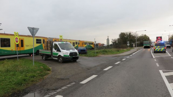V Želechovicích nad Dřevnicí narazil na přejezdu vlak do nákladního vozidla 