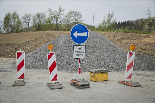 Úsek silnice mezi Kojetínem a Bojanovicemi bude ještě letos opraven