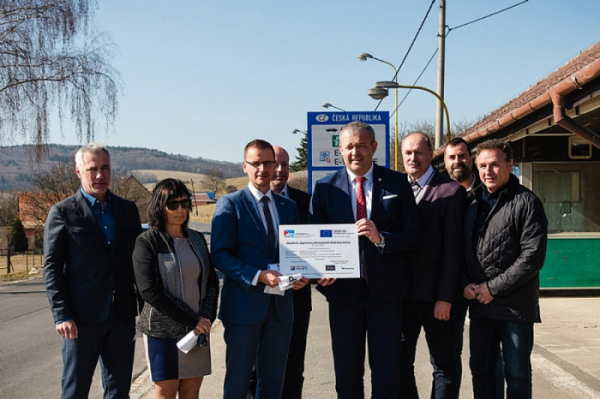 Díky přeshraničnímu projektu jezdí řidiči na hranici se Slovenskem po nové cestě