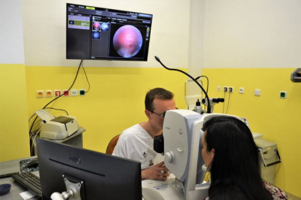 Lékaři očního oddělení Nemocnice AGEL Prostějov, díky nové kameře, odhalují i skryté vady sítnice