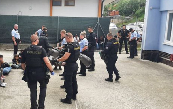Policie zajistila ve Zlínském kraji během jednoho dne téměř 50 migrantů