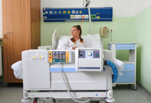 V Nemocnici AGEL Šternberk jsou pacienti léčeni a rehabilitováni na nových moderních lůžkách