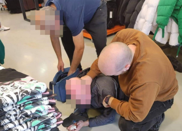 Zloděje ve zlínském supermarketu zadržel policista ve svém volnu
