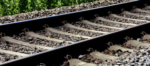 Tragédie na Zlínsku: Osobní vlak srazil muže, který stál v kolejišti. Na místě zemřel