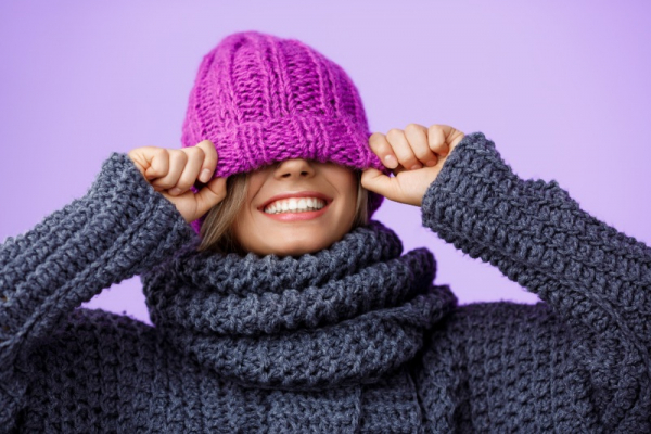 Jak nosit svetry v zimě? Nápady na nevšední kombinace