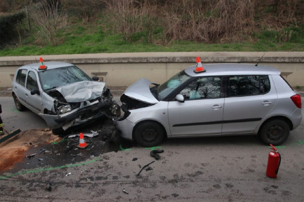 Čelní střet dvou osobních vozidel na Kroměřížsku si vyžádal čtyři zraněné osoby